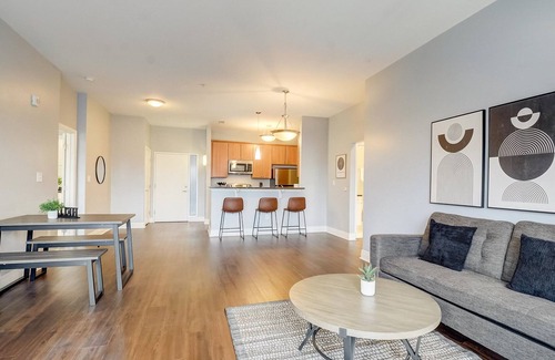 Cole-Noble District Apartment | Frontdesk | 2 BR Apt by Indiana War Museum