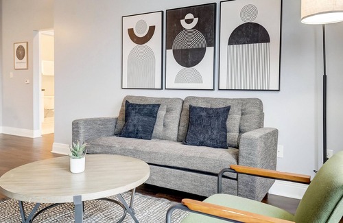 Cole-Noble District Apartment | Frontdesk | 2 BR Apt by Indiana War Museum