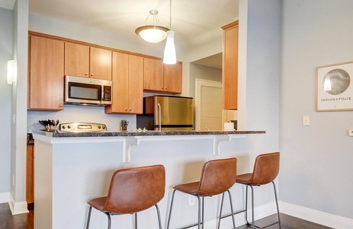 Cole-Noble District Apartment | Frontdesk | 2 BR Apt by Indiana War Museum