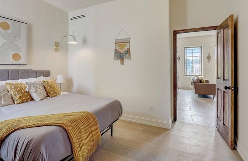 Queen Village Apartment | FRONTDESK 313 South St Apts Philadelphia