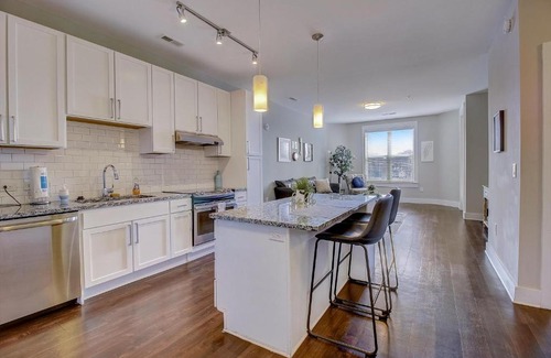 Charlotte Apartment | FRONTDESK Berkshire Dilworth Apts Midtown Charlotte