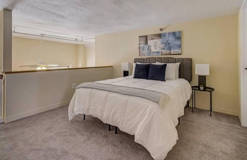 Gayborhood Apartment | Frontdesk | Bright 1 BR in Washington Square West