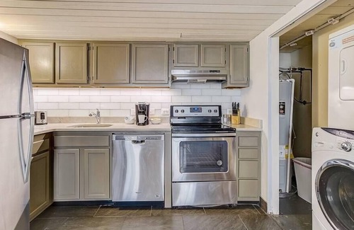 Gayborhood Apartment | Frontdesk | Bright 1 BR in Washington Square West