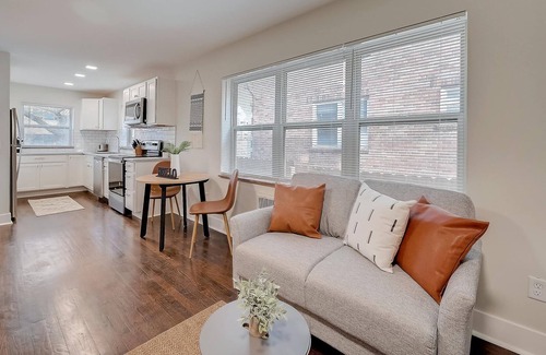 Walnut Hills Apartment | Frontdesk | Bright Studio Apt near Walnut Hills