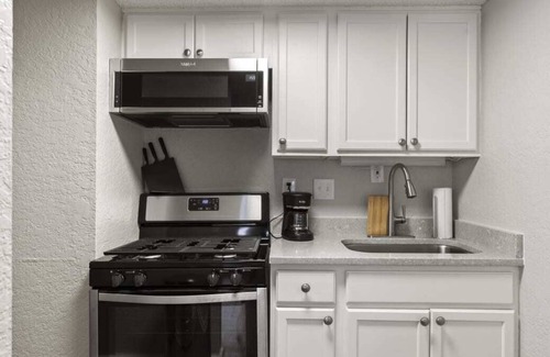 South Hyde Park Apartment | Frontdesk | Cozy 1 BR Apt near the Jazz District