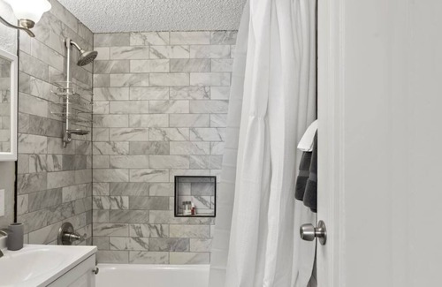 South Hyde Park Apartment | Frontdesk | Cozy 1 BR Apt near the Jazz District