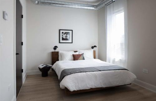 Lakeview Apartment | FRONTDESK Cozy Studio Apt in Wrigleyville