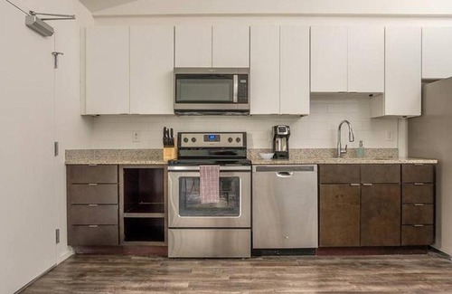 Hillsboro West End Apartment | FRONTDESK Fairfax Flats West End Nashville