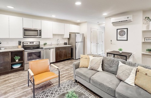 Hillsboro West End Apartment | FRONTDESK Fairfax Flats West End Nashville