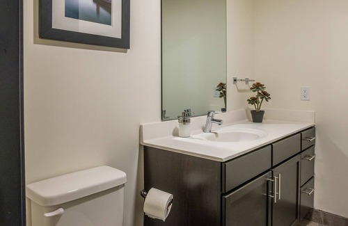Fifth Ward Apartment | FRONTDESK Maxwell Lofts Milwaukee Walker's Point