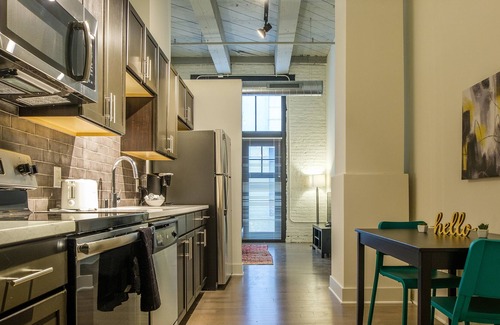 Fifth Ward Apartment | FRONTDESK Maxwell Lofts Milwaukee Walker's Point
