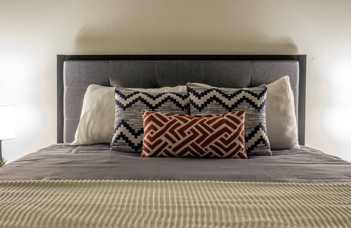 Fifth Ward Apartment | FRONTDESK Maxwell Lofts Milwaukee Walker's Point