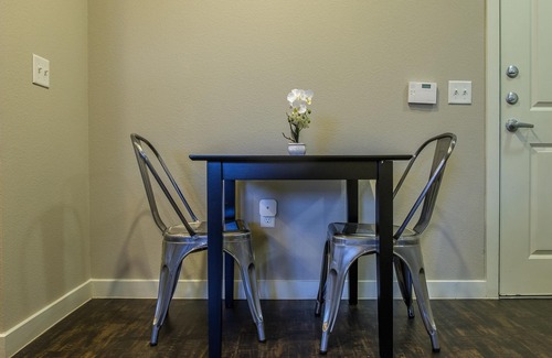 Fort Worth Cultural District Apartment | Frontdesk | Modern 1BR in West 7th