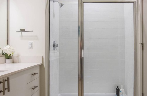 Butchertown Apartment | Frontdesk | Modern 1BR in Butchertown by River