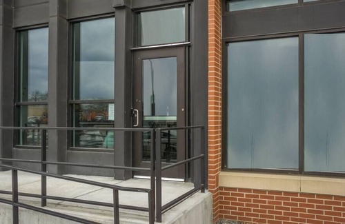 Downtown Des Moines Apartment | Frontdesk | Open and Bright 2 BR Apt