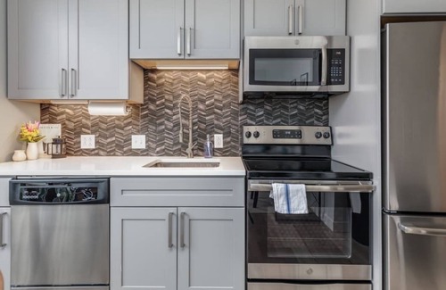 Soulard Apartment | Frontdesk | Open Studio Apt near St Louis Arch