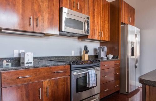 East Market District Apartment | Frontdesk | Quiet 2-Story 2BR Loft