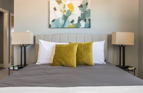 East Market District Apartment | Frontdesk | Quiet 2-Story 2BR Loft