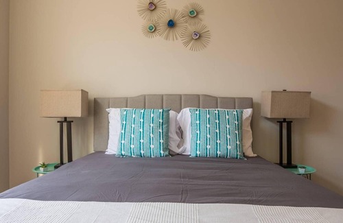 East Market District Apartment | Frontdesk | Quiet 2-Story 2BR Loft