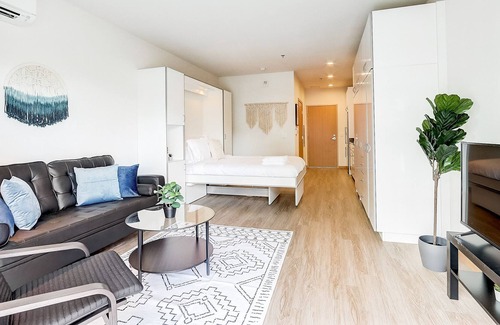 Lower East Side Apartment | FRONTDESK Rhythm Apts Lower East Side Milwaukee