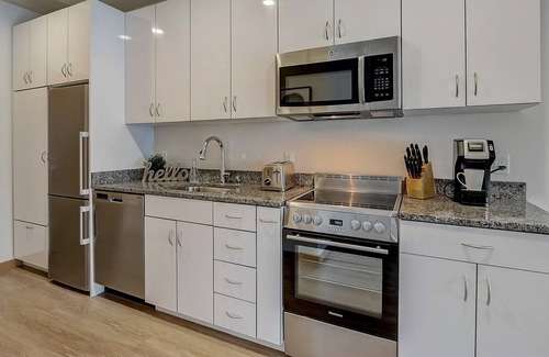 Lower East Side Apartment | FRONTDESK Rhythm Apts Lower East Side Milwaukee
