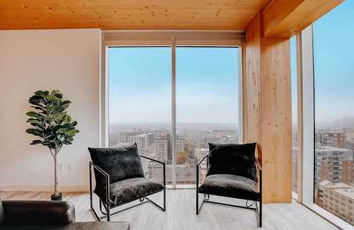 East Town Apartment | Frontdesk | Showy 3 BR Apt by Cathedral Sq Park