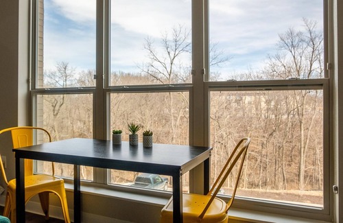 Ames Apartment | Frontdesk | Stylish 1BR Apt Near Theater