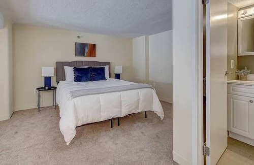 Gayborhood Apartment | Frontdesk | Sunny Washington Square West 1BR Loft