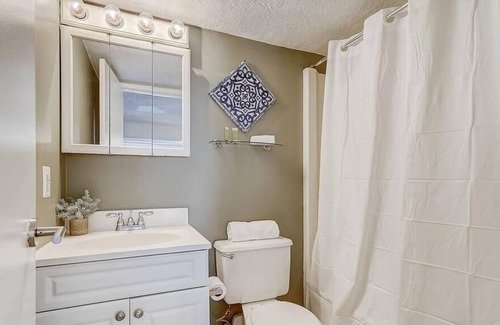 Gayborhood Apartment | Frontdesk | Sunny Washington Square West 1BR Loft