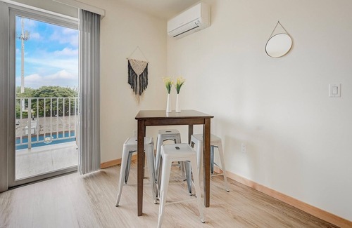 Fifth Ward Apartment | FRONTDESK Trio Apts Milwaukee
