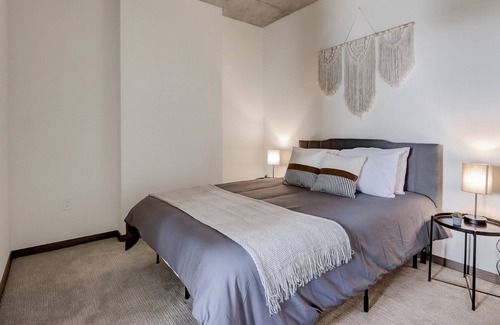 Lower East Side Apartment | FRONTDESK Urbanite Apts Lower East Side Milwaukee