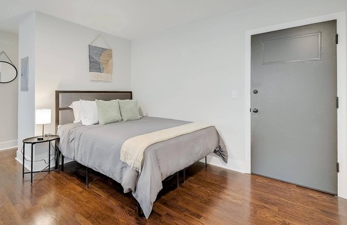Walnut Hills Apartment | Frontdesk | Walnut Hills Studio Apt