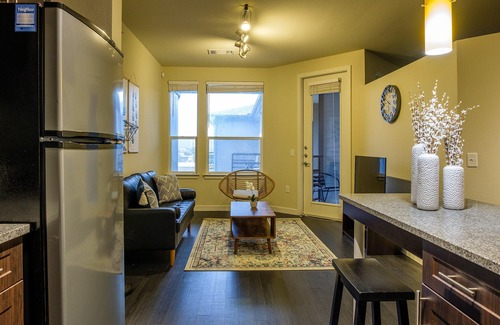 Fort Worth Cultural District Apartment | FRONTDESK West 7th District Apts Fort Worth