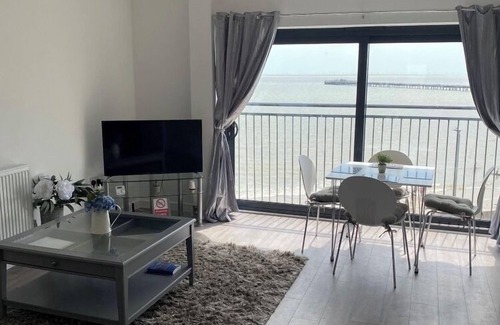Walton on the Naze Apartment | frontline 2 bedroom apartment with seaviews