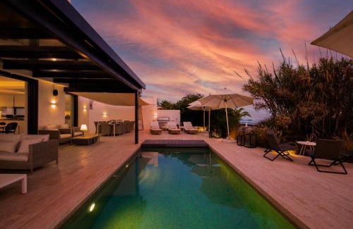 Urbanizacion Costabella Apartment | Frontline 6 BDRM Luxury Villa w Beach Access