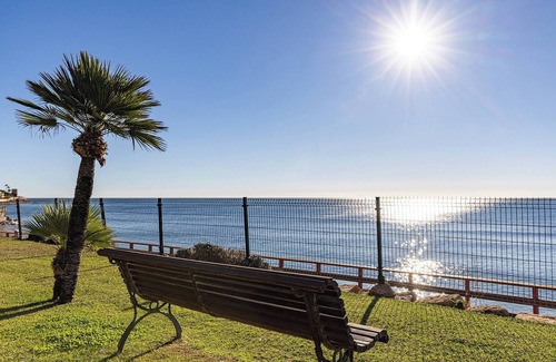 Calahonda Apartment | Frontline Beach 2 Bed Mi Capricho Apt, Private Garden with Sea Views