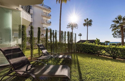 Calahonda Apartment | Frontline Beach 2 Bed Mi Capricho Apt, Private Garden with Sea Views