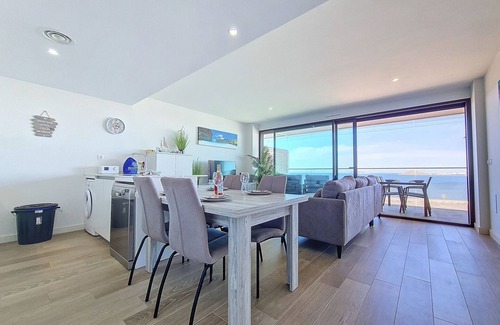 Diputacion de Rincon de San Gines Apartment | Frontline with Sea and Pool Views, Parking