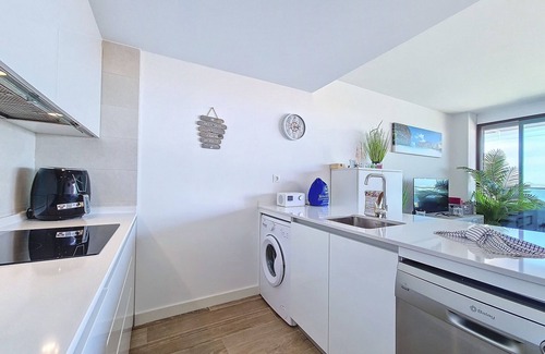 Diputacion de Rincon de San Gines Apartment | Frontline with Sea and Pool Views, Parking