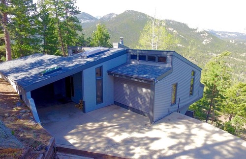 Windcliff Estates House | Frost Luxury Vacation At Windcliff 3 Bedroom Home by RedAwning