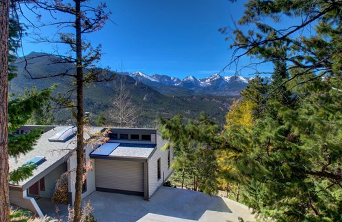 Windcliff Estates House | Frost Luxury Vacation At Windcliff 3 Bedroom Home by RedAwning