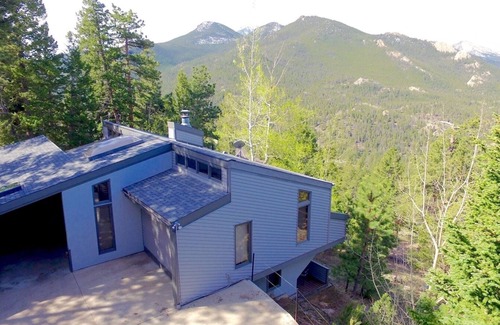Windcliff Estates House | Frost Luxury Vacation At Windcliff 3 Bedroom Home by RedAwning