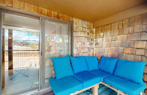 Fraser Apartment | Frosty Peak Perch