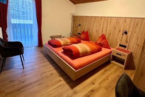 Fiumes House | Frunhaus - Zimmer mit Frühstück, Apartments, Ferienwohnungen