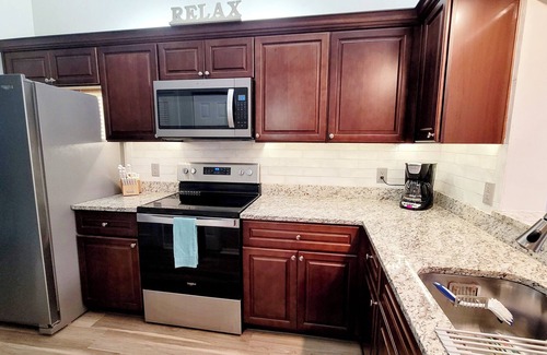 Cypress Lake Condo | Ft Myers Retreat! Relax, recharge, and enjoy all that Florida has to offer.