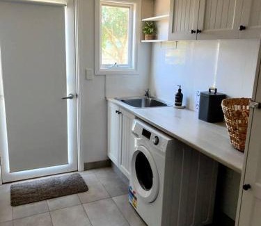 Kanagulk House | Fulham Homestead Historic rural large 3 bedroom Guesthouse