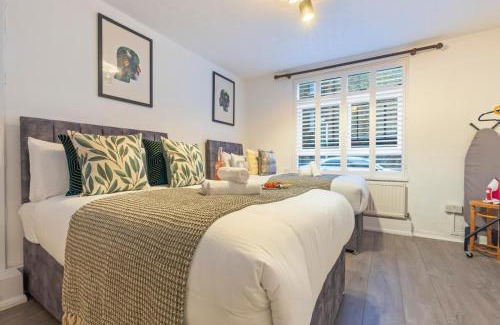 Munster Apartment | Fulham Serviced Apartment, Sleeps 6 WIFI Parking