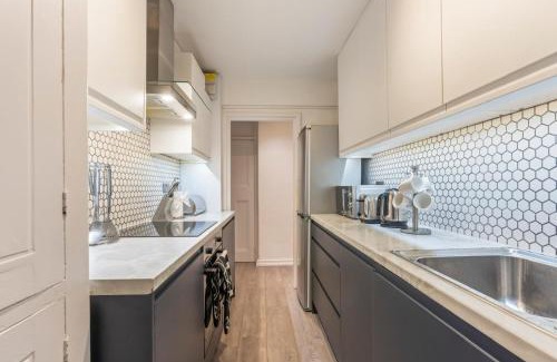 Munster Apartment | Fulham Serviced Apartment, Sleeps 6 WIFI Parking