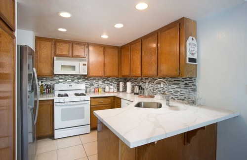 Oak Park House | Full 2Bd/2Ba Home in Oak Park w/Garage and more