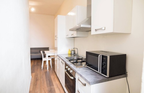 Naples City Centre Apartment | Full apartment with 3 bedrooms - 3 en suite bathrooms + kitchen and living room